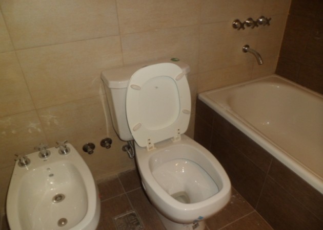 VENTA DPTO 2 DORMITORIOS. JUJUY 1622. SEMIPISO, BALCON. VENTILACION CRUZADA
