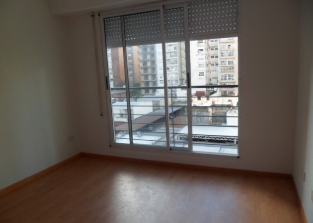 VENTA DPTO 2 DORMITORIOS. JUJUY 1622. SEMIPISO, BALCON. VENTILACION CRUZADA