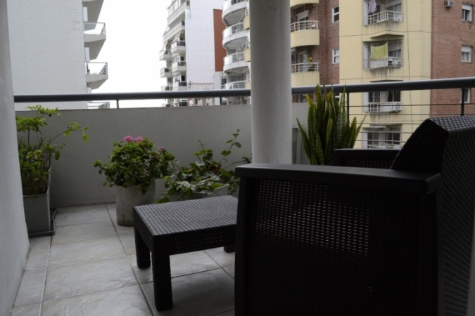 VENTA DPTO 2 DORMITORIOS. COCHERA. MORENO/GUEMES. IMPECABLE