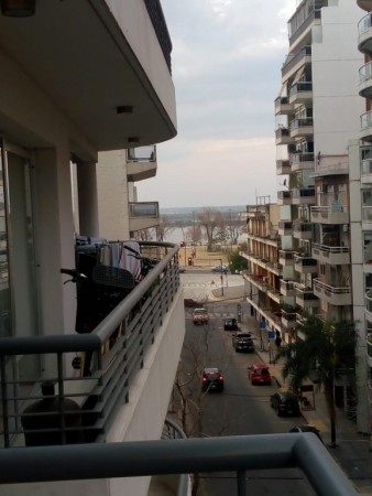 VENTA DPTO 2 DORMITORIOS. COCHERA. MORENO/GUEMES. IMPECABLE