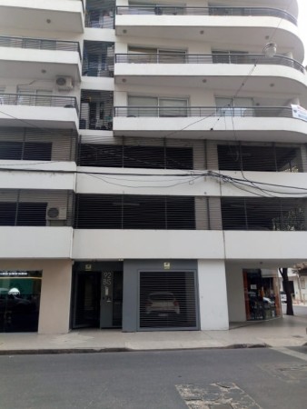 VENTA DPTO 2 DORMITORIOS. COCHERA. MORENO/GUEMES. IMPECABLE