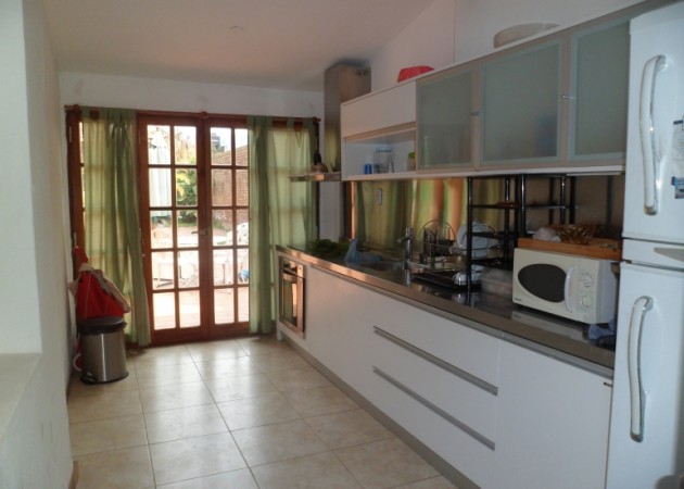 MB  VENDE. BV. OROÑO 20. CASA 4 DORMITORIOS. PH. CATEGORIA. JARDIN, PISCINA, QUINCHO. GARAGE       