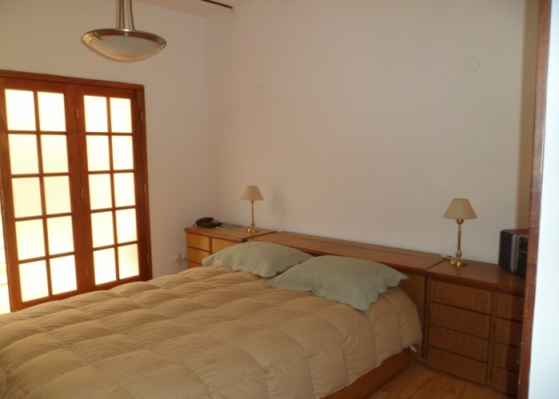 MB  VENDE. BV. OROÑO 20. CASA 4 DORMITORIOS. PH. CATEGORIA. JARDIN, PISCINA, QUINCHO. GARAGE       