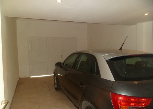 MB  VENDE. BV. OROÑO 20. CASA 4 DORMITORIOS. PH. CATEGORIA. JARDIN, PISCINA, QUINCHO. GARAGE       