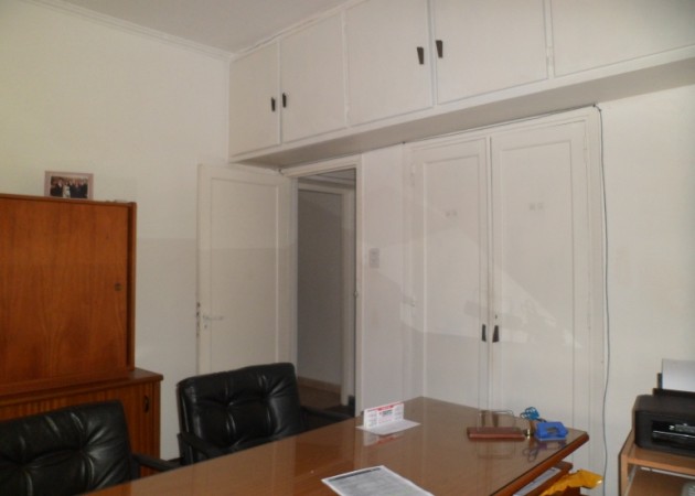 MB  VENDE. BV. OROÑO 20. CASA 4 DORMITORIOS. PH. CATEGORIA. JARDIN, PISCINA, QUINCHO. GARAGE       