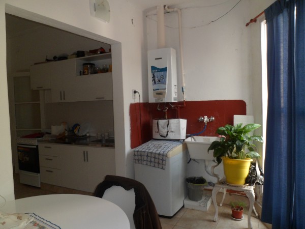 MB  VENDE. BV. OROÑO 20. CASA 4 DORMITORIOS. PH. CATEGORIA. JARDIN, PISCINA, QUINCHO. GARAGE       