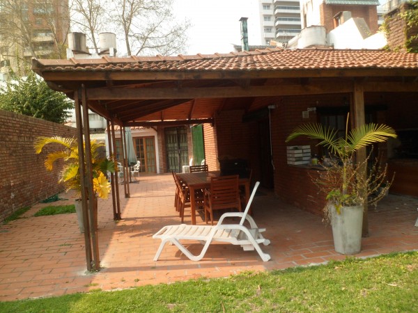 MB  VENDE. BV. OROÑO 20. CASA 4 DORMITORIOS. PH. CATEGORIA. JARDIN, PISCINA, QUINCHO. GARAGE       