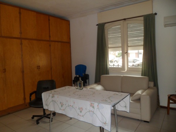 MB  VENDE. BV. OROÑO 20. CASA 4 DORMITORIOS. PH. CATEGORIA. JARDIN, PISCINA, QUINCHO. GARAGE       