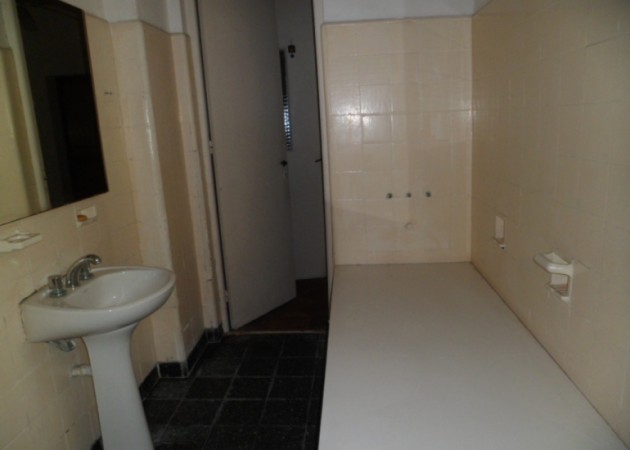 MB Negocios Inmobiliarios VENDE. Laprida 1518. Casa Ph. 4 dormitorios. 3 baños. Ideal institucion