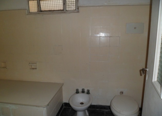 MB Negocios Inmobiliarios VENDE. Laprida 1518. Casa Ph. 4 dormitorios. 3 baños. Ideal institucion