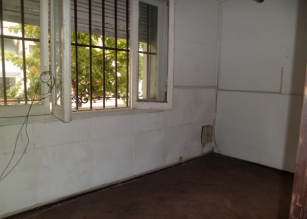 MB Negocios Inmobiliarios VENDE. Laprida 1518. Casa Ph. 4 dormitorios. 3 baños. Ideal institucion