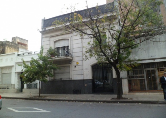 MB Negocios Inmobiliarios VENDE. Laprida 1518. Casa Ph. 4 dormitorios. 3 baños. Ideal institucion