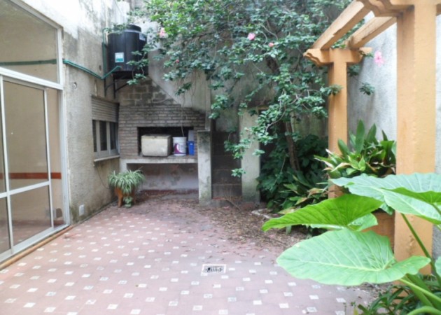 MB Negocios Inmobiliarios VENDE. Laprida 1518. Casa Ph. 4 dormitorios. 3 baños. Ideal institucion