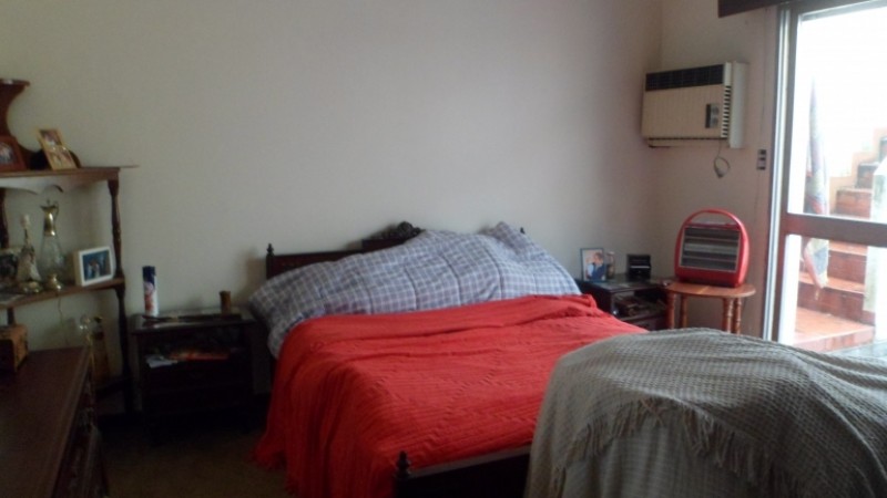 MB Negocios Inmobiliarios VENDE. VIAMONTE 1300. CASA  2 dormitorios. Garage. terraza. Patio
