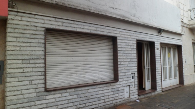 MB Negocios Inmobiliarios VENDE. VIAMONTE 1300. CASA  2 dormitorios. Garage. terraza. Patio