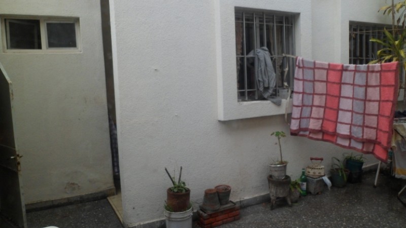 MB Negocios Inmobiliarios VENDE. VIAMONTE 1300. CASA  2 dormitorios. Garage. terraza. Patio