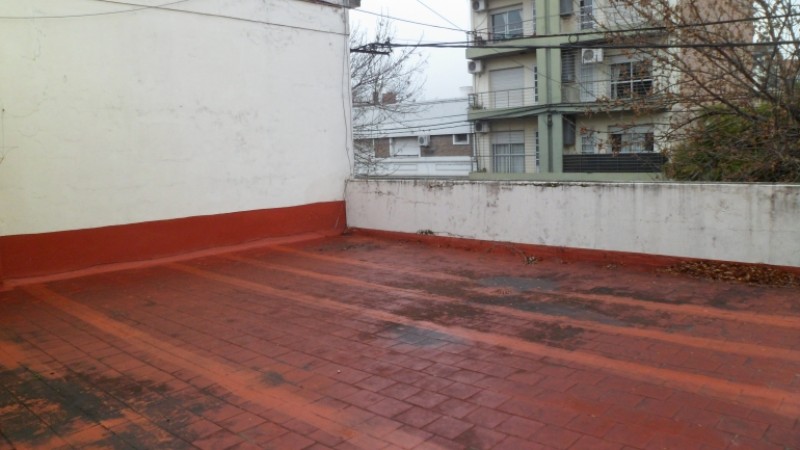 MB Negocios Inmobiliarios VENDE. VIAMONTE 1300. CASA  2 dormitorios. Garage. terraza. Patio