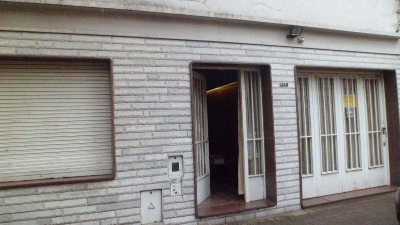 MB Negocios Inmobiliarios VENDE. VIAMONTE 1300. CASA  2 dormitorios. Garage. terraza. Patio