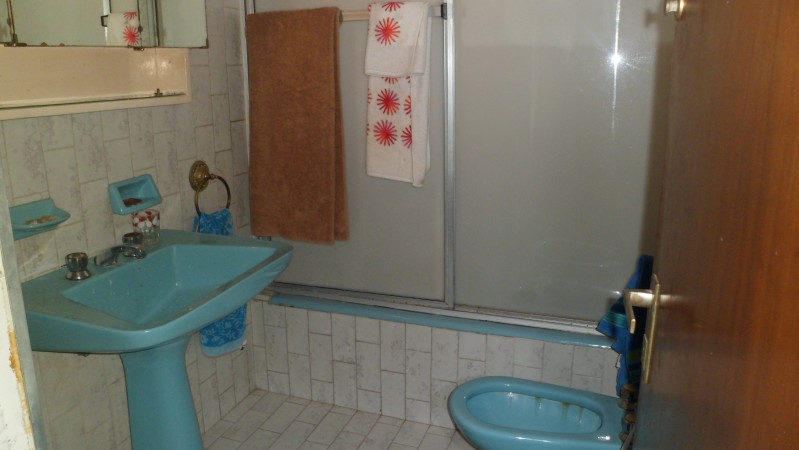 MB Negocios Inmobiliarios VENDE. VIAMONTE 1300. CASA  2 dormitorios. Garage. terraza. Patio