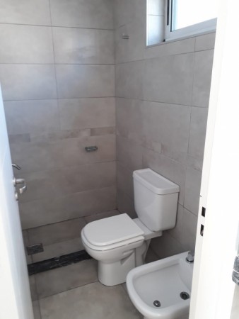 MB Negocios Inmobiliarios VENDE 1 de Mayo 1462 Piso 4 F. Balcón. Amplio. Opción cochera