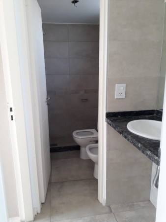 MB Negocios Inmobiliarios VENDE 1 de Mayo 1462 Piso 4 F. Balcón. Amplio. Opción cochera