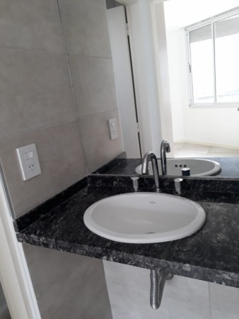 MB Negocios Inmobiliarios VENDE 1 de Mayo 1462 Piso 4 F. Balcón. Amplio. Opción cochera