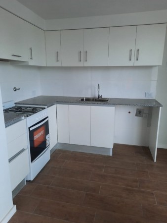 VENTA DPTO 2 DORMITORIOS,SEMIPISO, EXTERNO, BALCON.  ESPAÑA 300