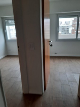 VENTA DPTO 2 DORMITORIOS,SEMIPISO, EXTERNO, BALCON.  ESPAÑA 300