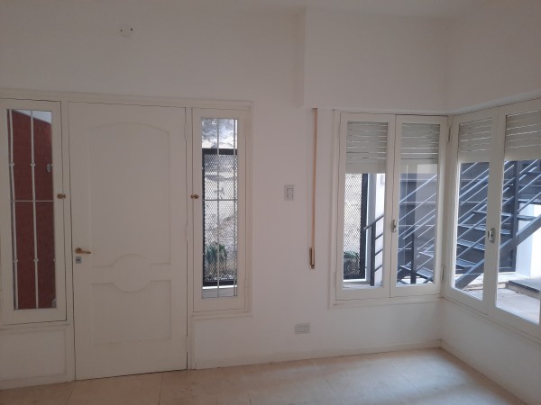 MB Negocios Inmobiliarios Vende España 1642. Departamento  PB, 2 dormitorios. Patio