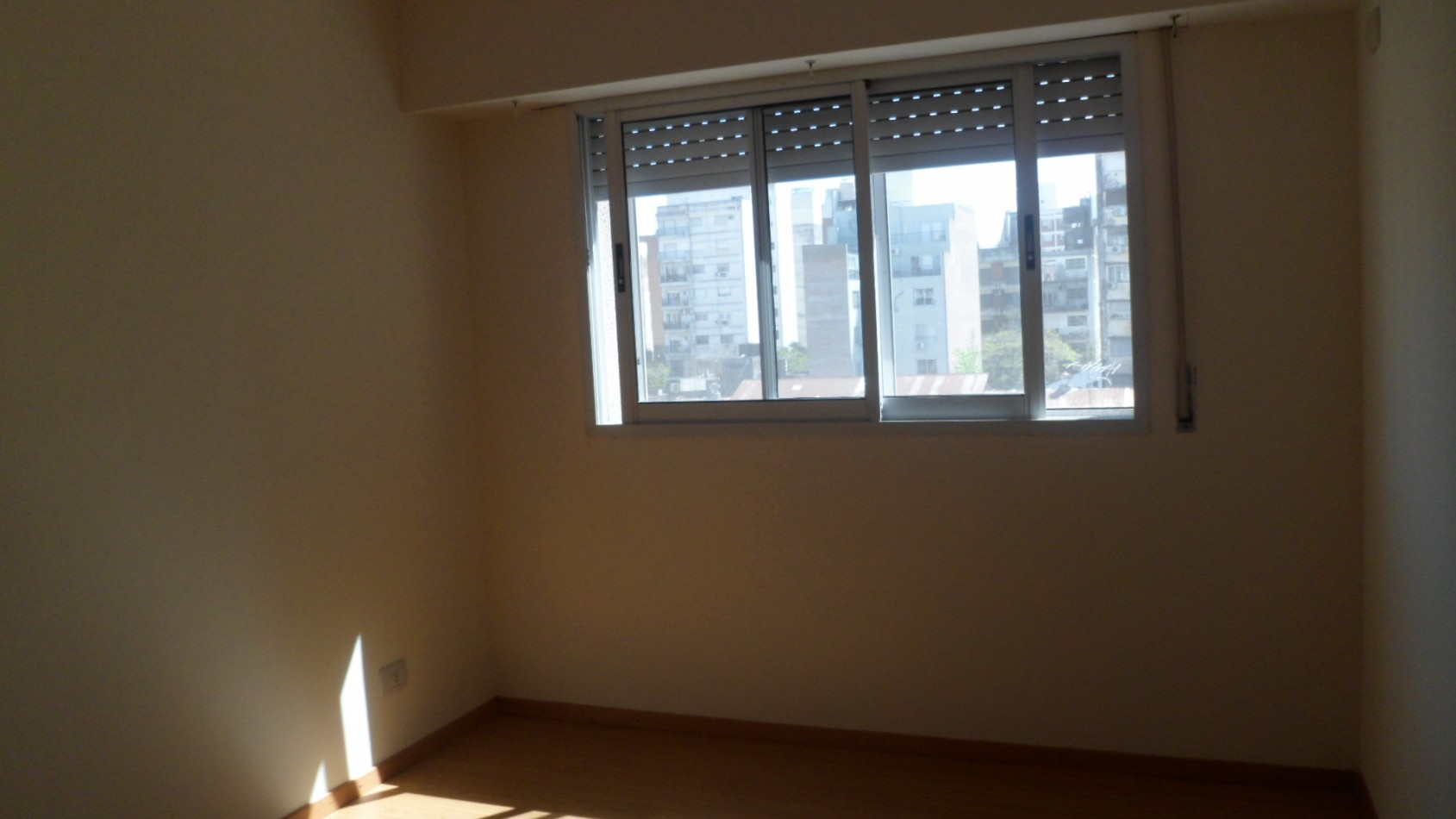 MB Negocios Inmobiliarios ALQUILA. Zeballos 1321. Externo, balcon, luminoso, ventilacion cruzada.
