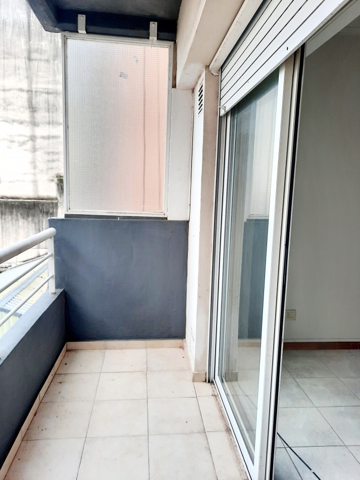 MB alquila Montevideo 411. Monoambiente, balcon