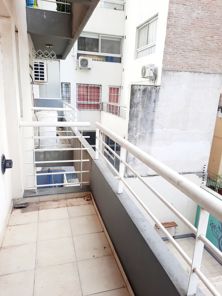 MB alquila Montevideo 411. Monoambiente, balcon