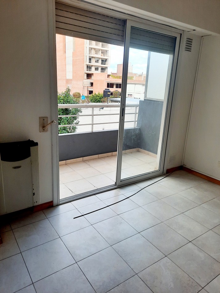 MB alquila Montevideo 411. Monoambiente, balcon