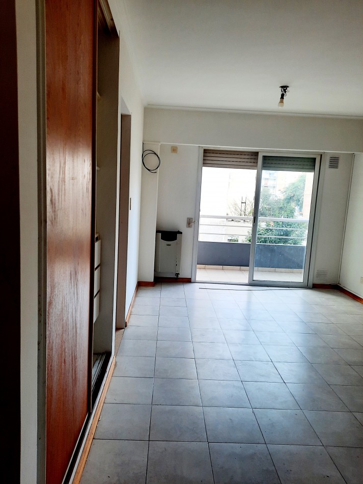 MB alquila Montevideo 411. Monoambiente, balcon