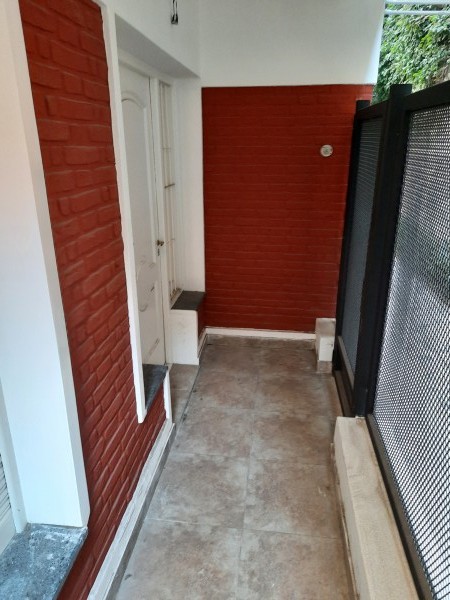 MB Negocios Inmobiliarios Vende España 1642. Departamento  PB, 2 dormitorios. Patio