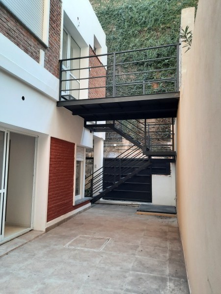 MB Negocios Inmobiliarios Vende España 1642. Departamento  PB, 2 dormitorios. Patio