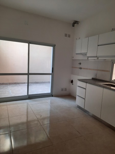MB Negocios Inmobiliarios Vende España 1642. Departamento  PB, 2 dormitorios. Patio