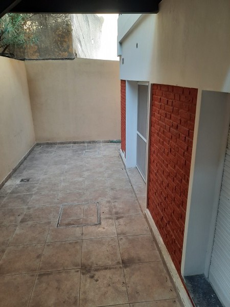 MB Negocios Inmobiliarios Vende España 1642. Departamento  PB, 2 dormitorios. Patio