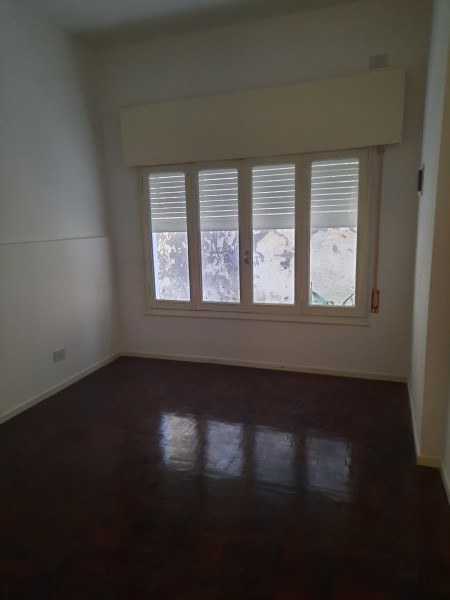 MB Negocios Inmobiliarios Vende España 1642. Departamento  PB, 2 dormitorios. Patio