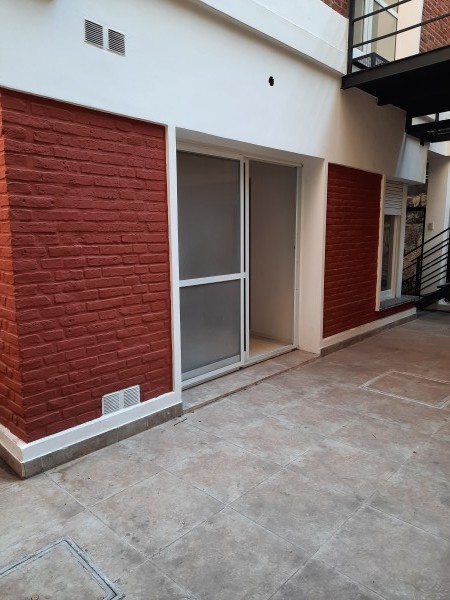 MB Negocios Inmobiliarios Vende España 1642. Departamento  PB, 2 dormitorios. Patio