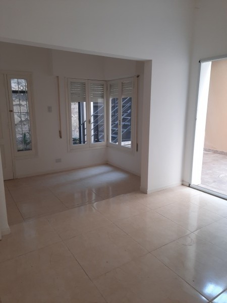 MB Negocios Inmobiliarios Vende España 1642. Departamento  PB, 2 dormitorios. Patio