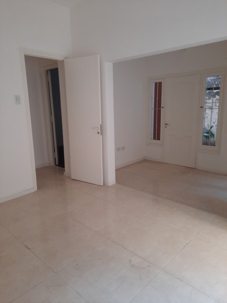MB Negocios Inmobiliarios Vende España 1642. Departamento  PB, 2 dormitorios. Patio